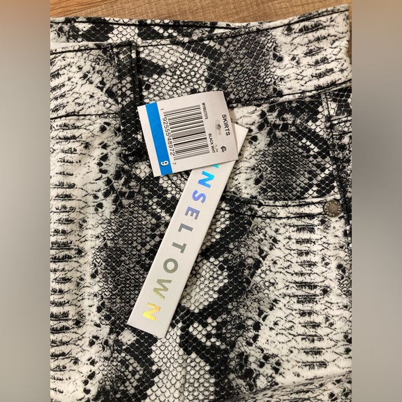 Tinseltown | NWT Snake Embossed Denim Mini Skirt - Picture 5 of 9